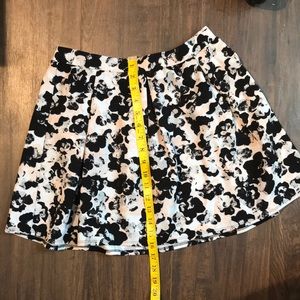 Floral pleated skirt